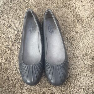 Life Stride Leather Pleated Loafers with memory foam!
